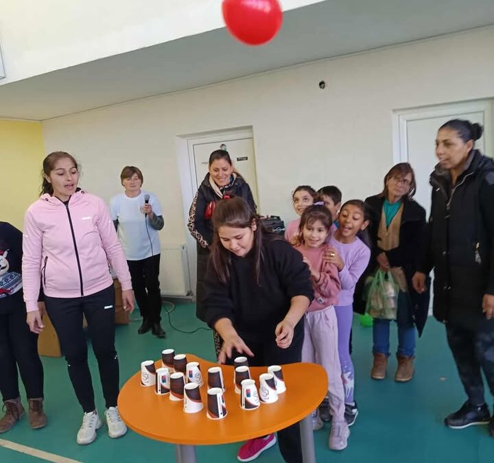 @
На 12 декември с много усмивки и настроение учениците от начален етап на СУ “ Никола Вапцаров „- с. Дреновец  и техните родители се включиха  в…