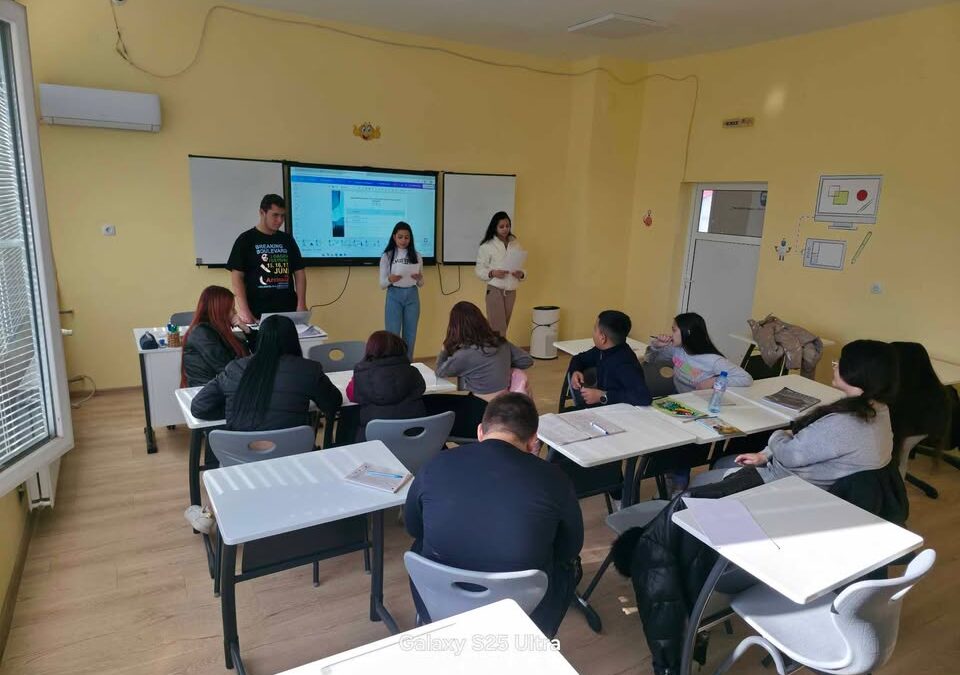 @
По инициатива „От ученици за ученици“, днес в осми клас се проведе урок-упражнение по предприемачество на тема „Мотивация на предприемача и…