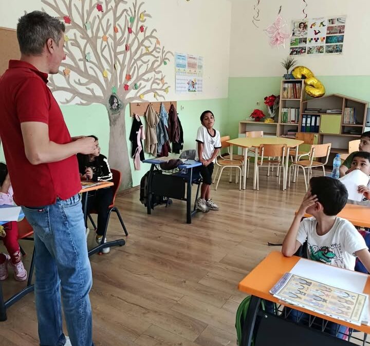 @
В рамките на Дейност 3 „Развиване на социално-емоционални умения на учениците“ бяха проведени допълнителни занимания по гражданско, здравно,…